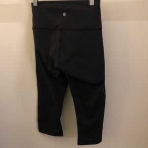 lululemon athletica Pants - Lululemon black crop legging, sz 6, 71038 lululemon athletica Pants - Lululemon black crop legging, sz 6, 71038